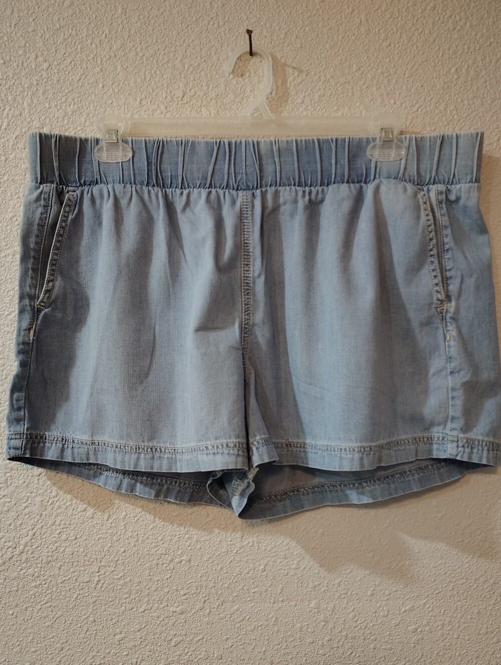 Torrid Light Wash Elastic-Waist Denim Shorts, Torrid Size 2